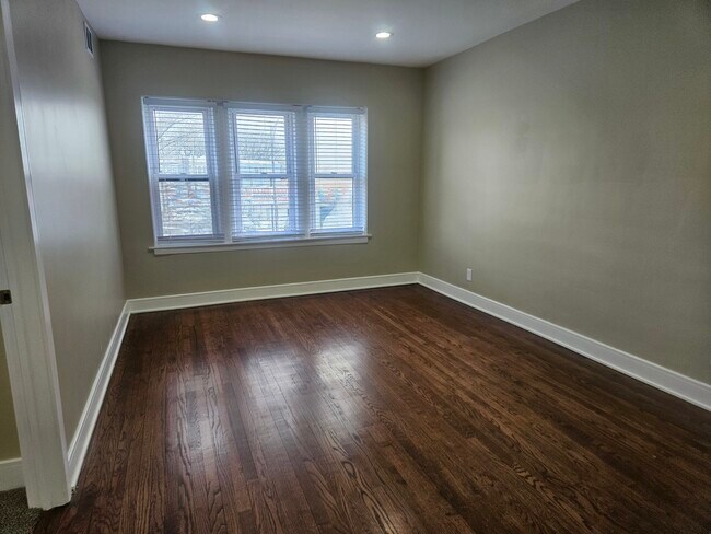 Building Photo - 3040 N Cicero Ave