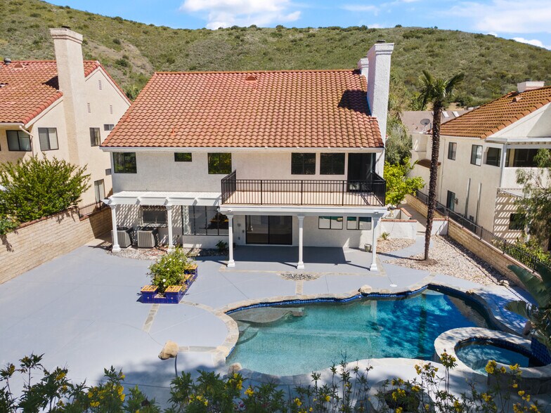 Building Photo - 6143 Lake Lindero Dr