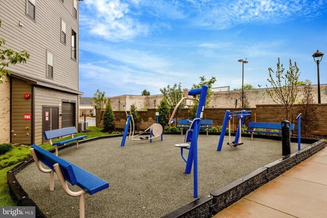 Building Photo - 20941 Bluebird Sq