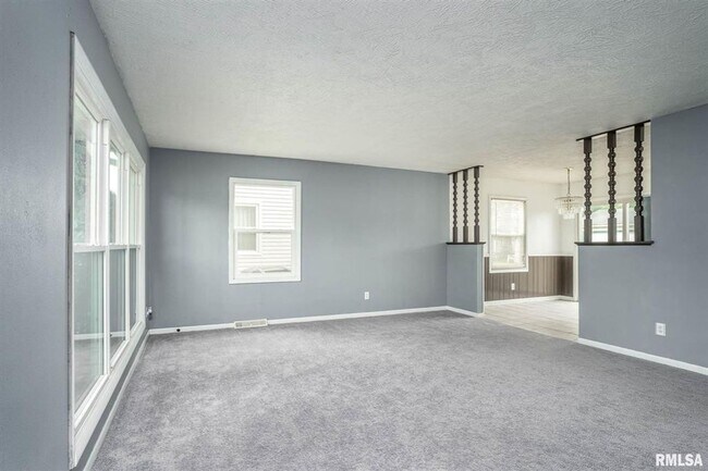 Building Photo - SW 424/426 30th Ave duplex