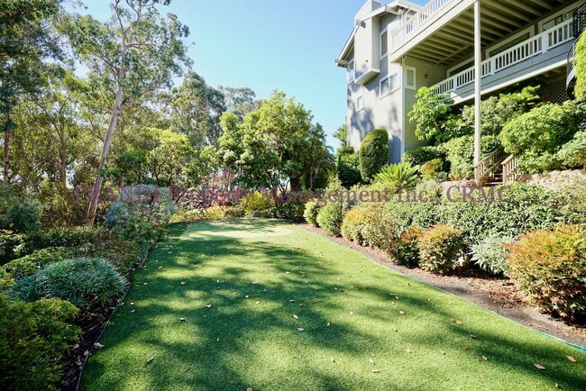 Building Photo - Exclusive Home in Gated Community!