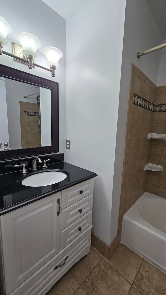 Building Photo - 6157 Green Hollow Ct