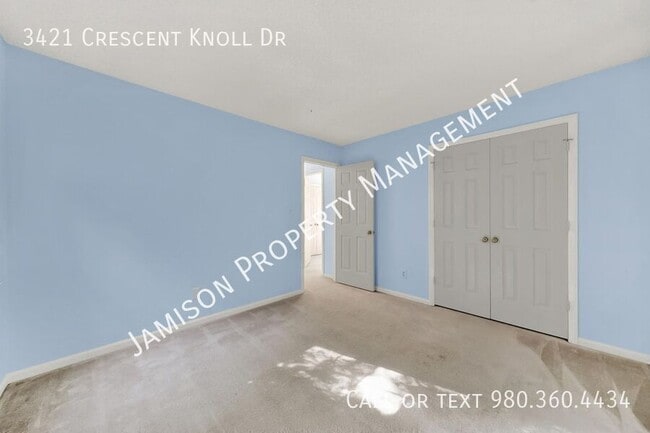 Building Photo - 3421 Crescent Knoll Dr