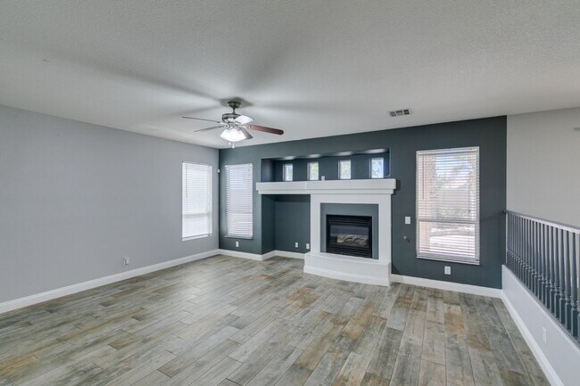 Building Photo - BEAUTIFUL POOL HOME W/RV