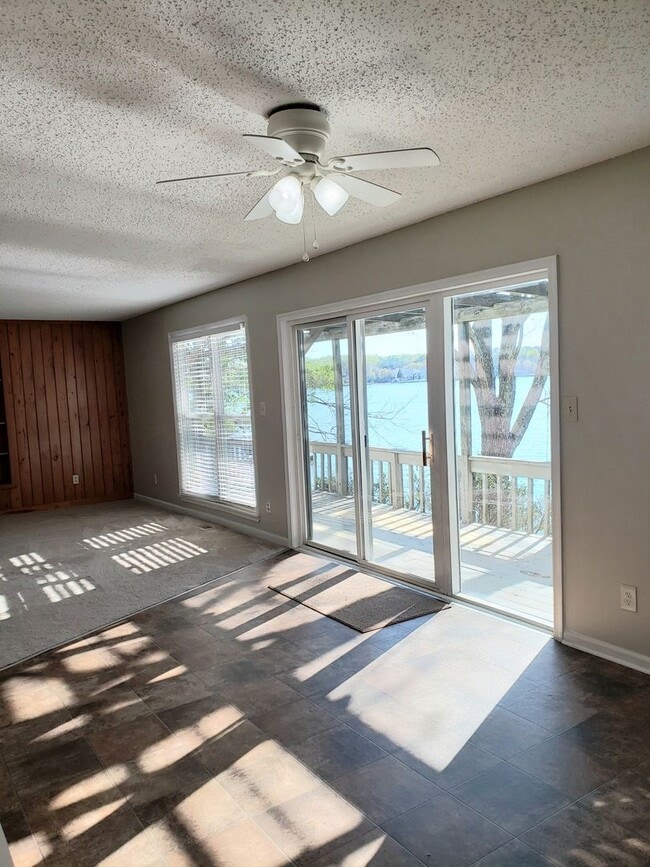 Building Photo - Enjoy Lakefront Luxury Year Round!
