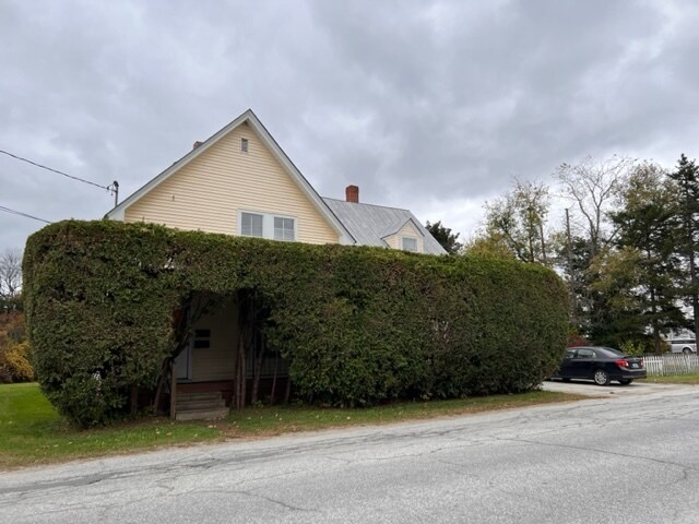 Primary Photo - 173 Circle St