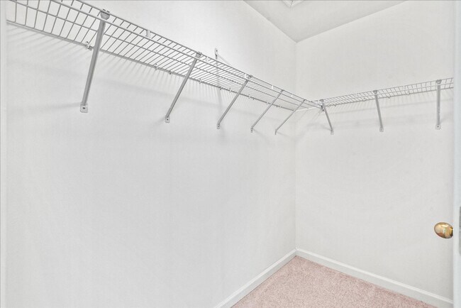 Building Photo - Modern Comfort Meets Convenience, Close to...