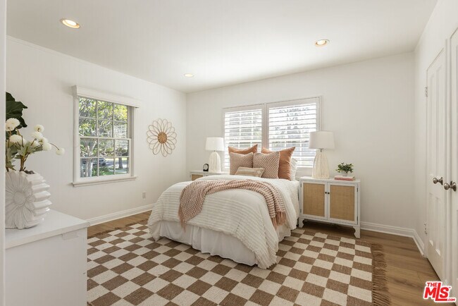 Building Photo - 3544 Gardenia Ave