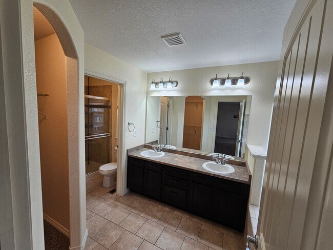 Building Photo - 4 Bed 3 Bath in Lorson Ranch!!