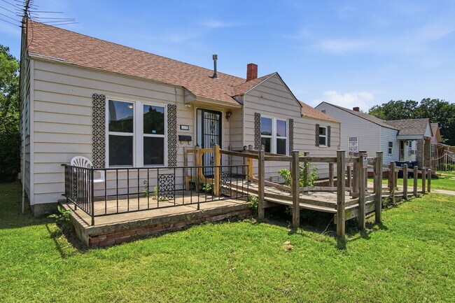 Building Photo - 1236 SW 30th St