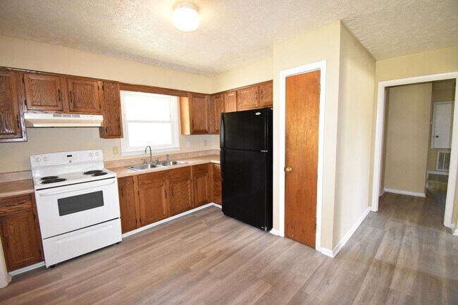 Building Photo - 3200 Teakwood Ct