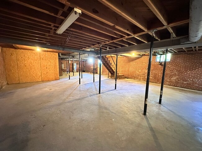 Building Photo - Graham area