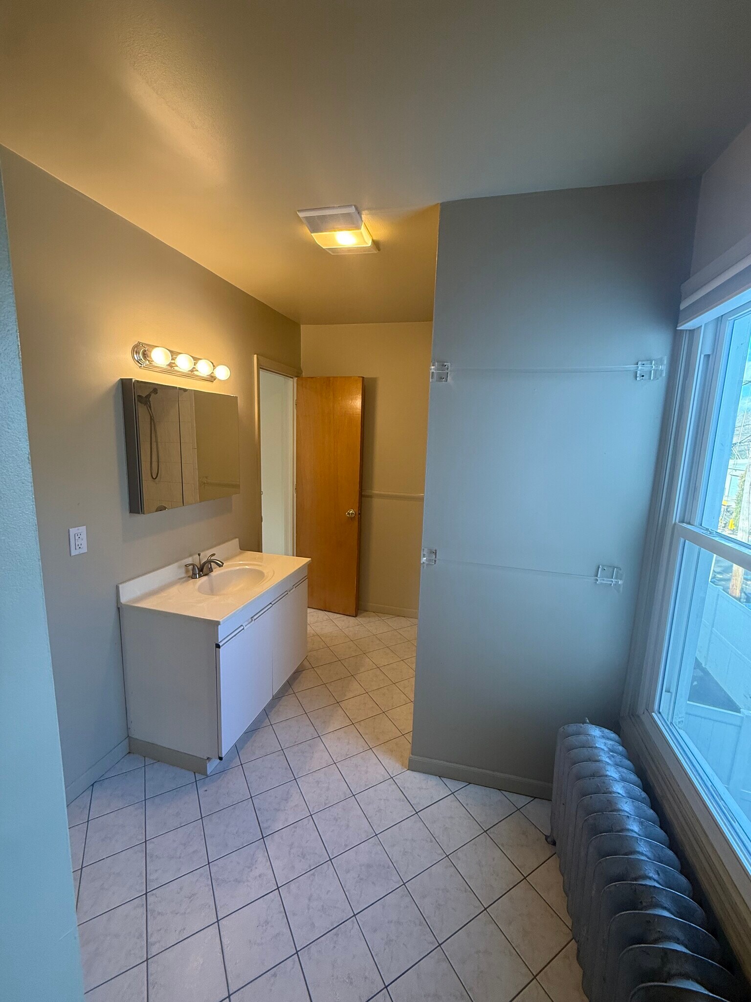 Bathroom - 740 W Nyack Rd