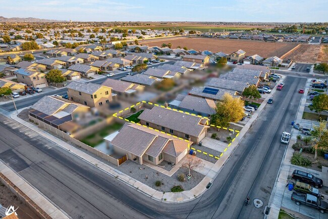 Building Photo - 2523 S 41st Ave