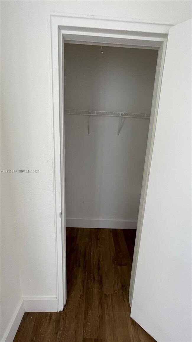 Building Photo - 209 Northwest Dr