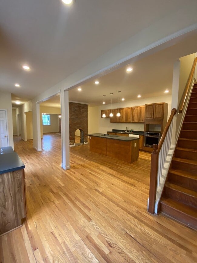 Building Photo - 1210 N 21st St