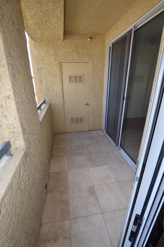 Building Photo - Unfurnished Meridian Luxury 1 Bed | 1 Ba C...