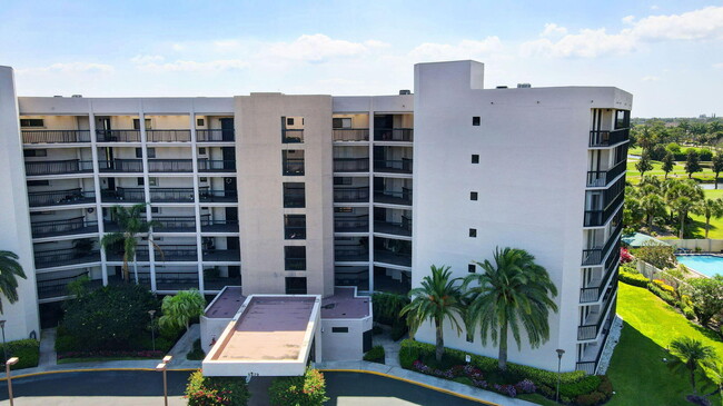 Building Photo - 5279 Fountains Dr S