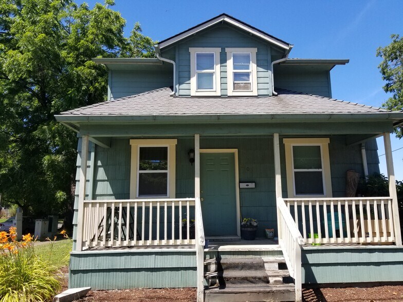 Shared 6 Bedroom Home - 2103 Broadway St NE