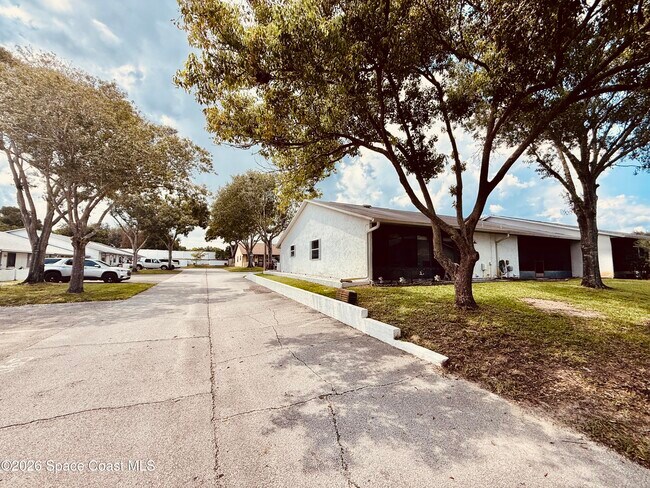 Building Photo - 851 Dow Ln