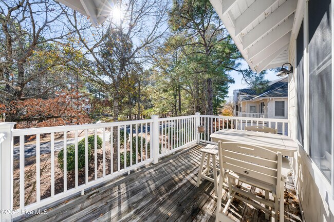 Building Photo - 2537 St James Dr SE