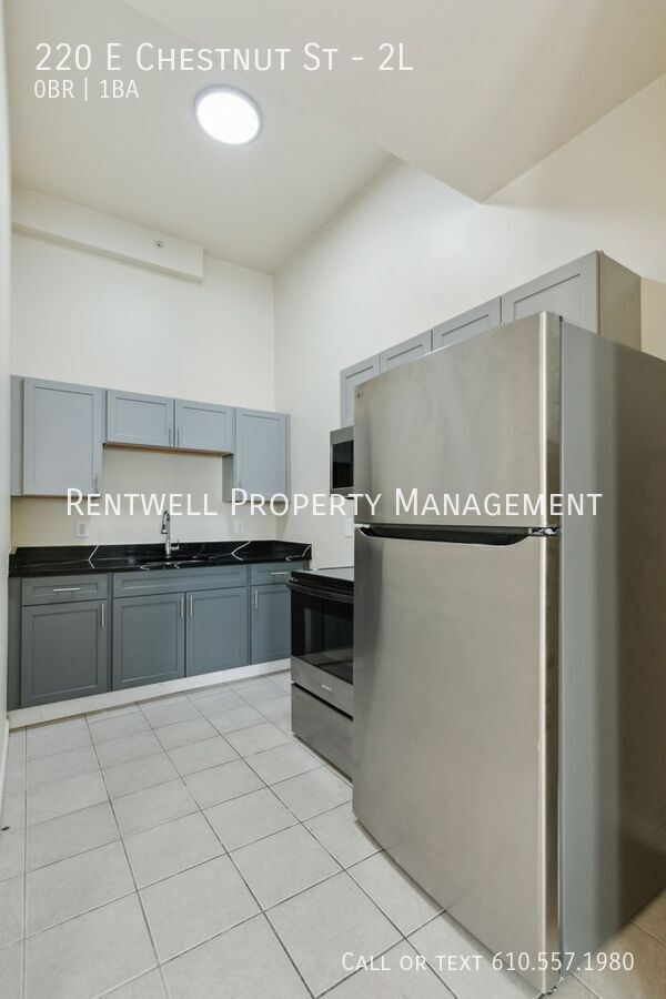 Building Photo - 220 E Chestnut St