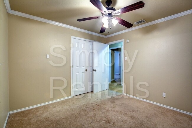Building Photo - 6716 Sayle St