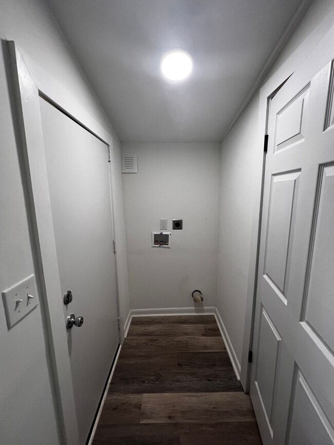 Building Photo - Renovated Cottage near Downtown Fayetteville Offering 3/1 for $1095 (landscaping included)