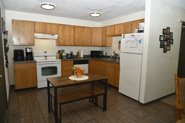 Building Photo - 3360 Patti Dr
