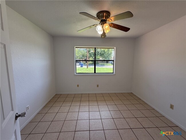 Building Photo - 205 Jason Dr