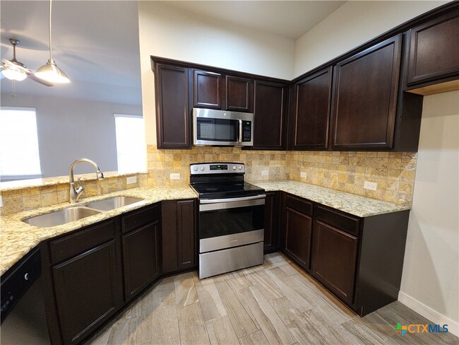 Building Photo - 1115 Creekside Orchard