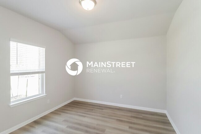 Building Photo - 3 Bedroom Pet-Friendly Home in Hutto, TX with Main Street Renewal
