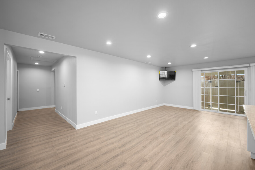 Building Photo - 16132 Chatsworth St