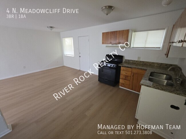 Building Photo - 4 N Meadowcliff Dr