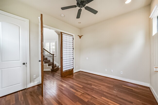 Building Photo - 11025 Robin Hood Ct