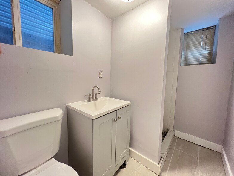 Building Photo - 27 Sheffield St