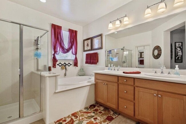 Building Photo - 2313 N Silvervale St