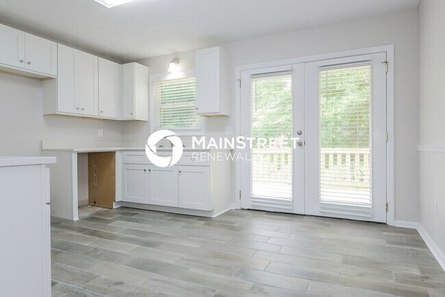 Building Photo - 4 Bedroom Pet-Friendly Home in Conyers, GA with Main Street Renewal