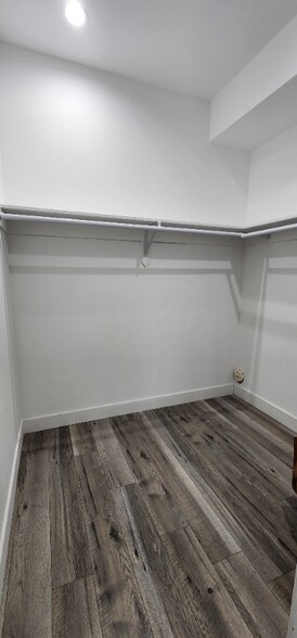 Building Photo - 1228 Alexandria Ave