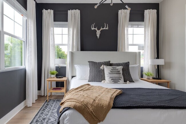 Building Photo - 1405 Napoleon St