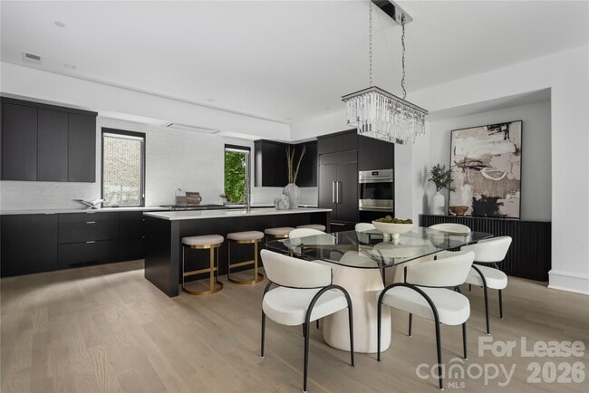 Building Photo - 614 Queens Rd