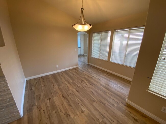 Building Photo - Beautiful 3 bed/2 bath home located near North Las Vegas