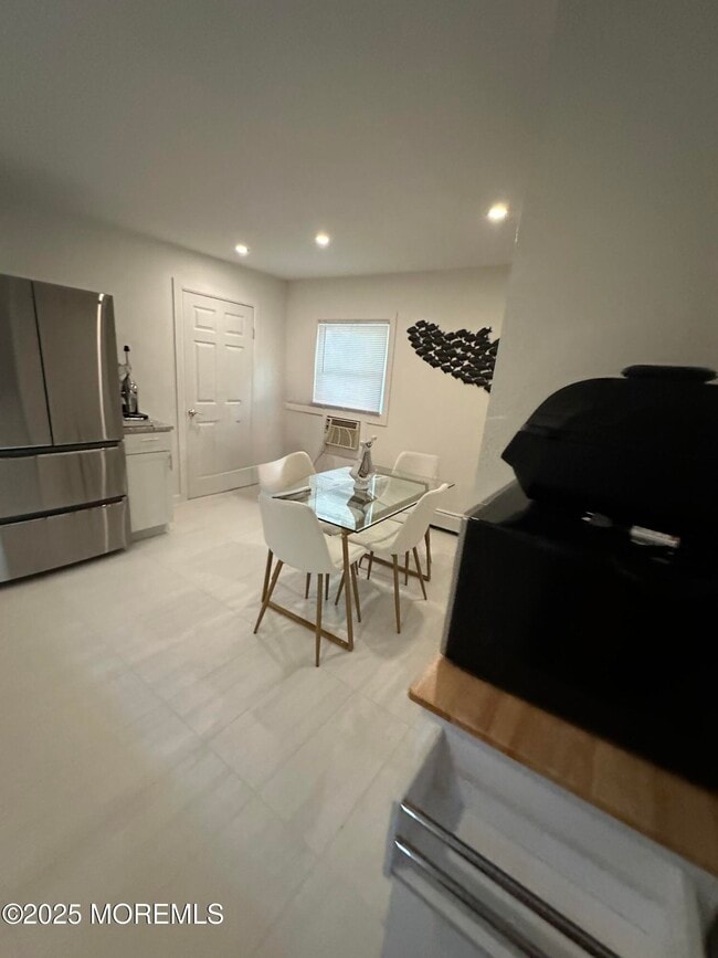 Building Photo - 106 Wallace St