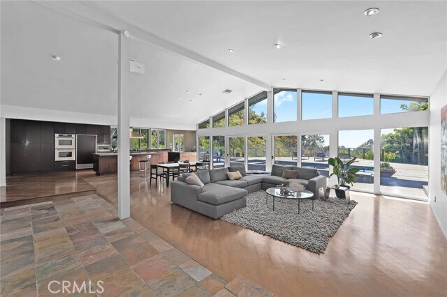 Building Photo - 2420 Bowmont Dr