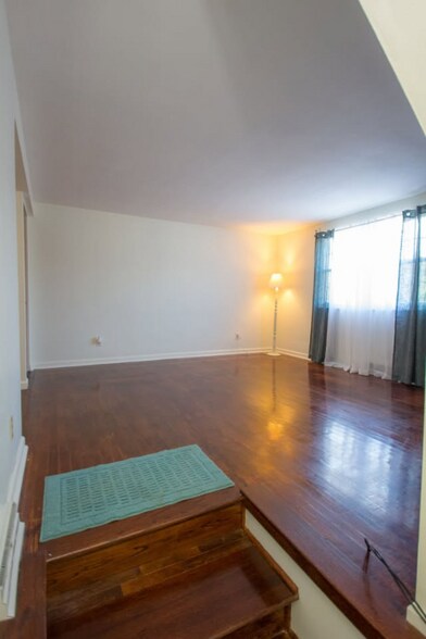 Building Photo - 733a Cribbs St