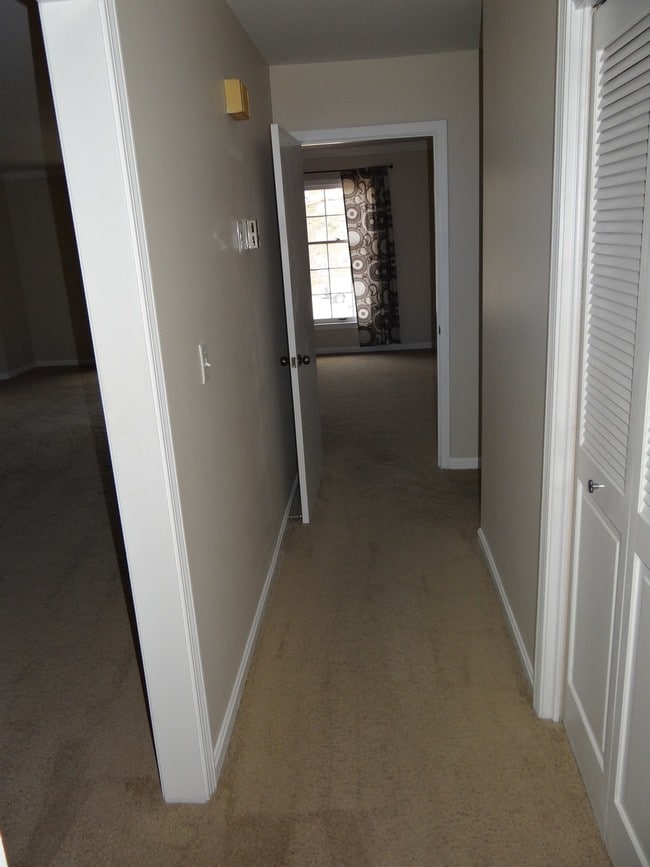 Building Photo - 300 Stonehenge Drive, Unit 103