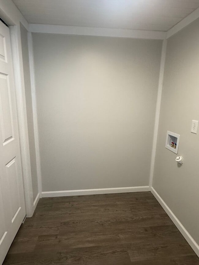 Building Photo - Small 2-Bed Home on E Horton – Simple & Affordable