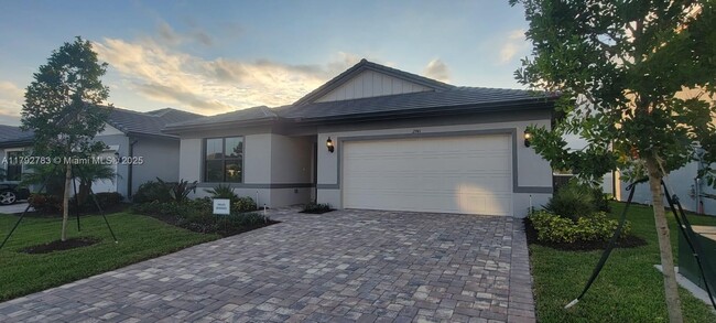 Building Photo - 2941 Hibiscus Ave