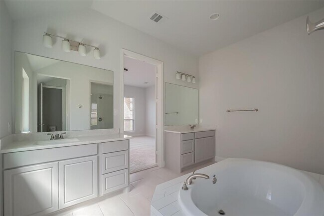 Building Photo - 29808 Breezy Pnes Lp