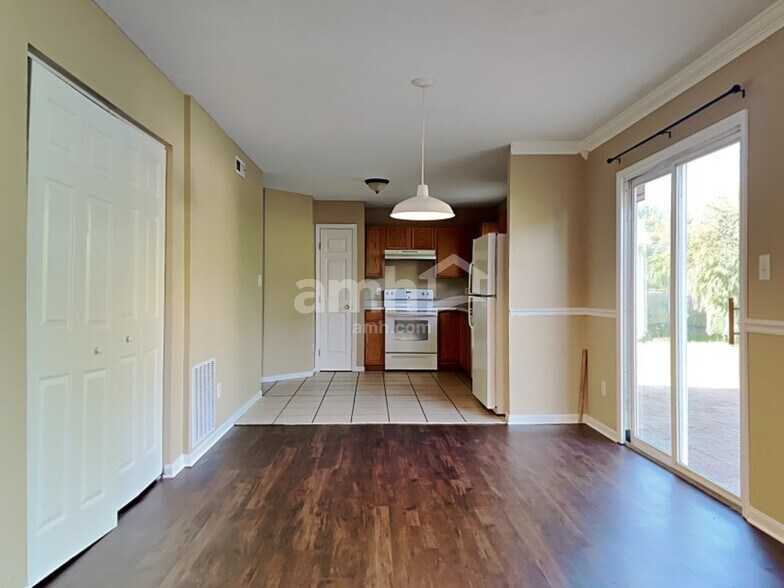 Building Photo - 127 Strawberry Fields Dr